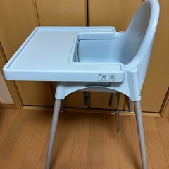 IKEA ハイチェア アンティロープ テーブル付きの画像