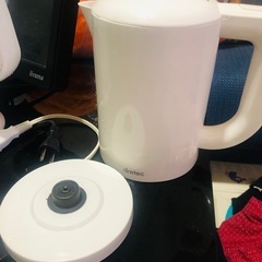 電気ポット電気ケトル 1.0L
の画像