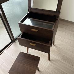 ドレッサー、化粧台(椅子付き)