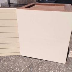 収納棚　扉付き　収納棚　の画像