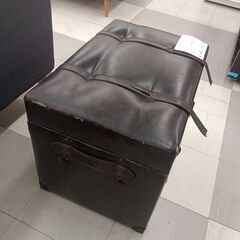 ★リユースのサカイ千葉中央店★期間限定割引有  トランク風スツール ブラック H44×D41×W61 クリーニング済み TC3091の画像