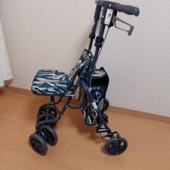 椅子付きシルバーカーの画像