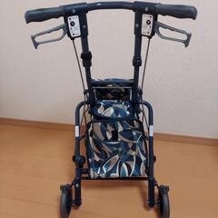 椅子付きシルバーカーの画像