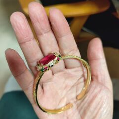 人工育つ赤ルビーの画像