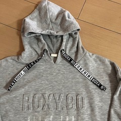 レディースROXYパーカーの画像