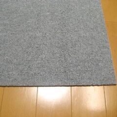 日本製タイルカーペット厚み6.5㎜・1枚２００円・在庫９２枚（１５５５）未使用品の画像