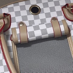 【中古品】ペットキャリーバッグ 適正体重7kgまでに 猫 犬 折りたたみ式 通気性 防水性 耐久性 高級PUレザー ペットバッグ 猫用 小型犬用 小動物 旅行 外出 お出かけ 散歩用ハンドバッグ 手提げバッグ 飛び出し防止リード付きの画像
