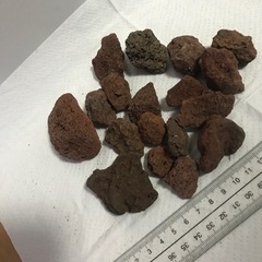 溶岩石　赤系　水槽使用の画像