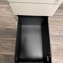 ※譲り先決まりました 【中古】デスクワゴン サイドワゴン 収納 引き出し オフィス 3段 A4対応 鍵付き キャスター付き  ホワイトの画像