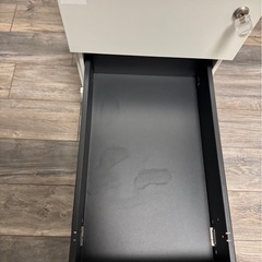 ※譲り先決まりました 【中古】デスクワゴン サイドワゴン 収納 引き出し オフィス 3段 A4対応 鍵付き キャスター付き  ホワイトの画像