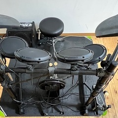 電子ドラムセットの画像