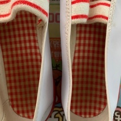 お値下げしました。今月処分します。22.5センチの上靴の画像