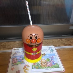 あんぱん踏み台とコップの画像