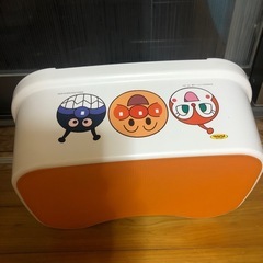 あんぱん踏み台とコップの画像