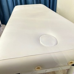 施術ベット(白)手動で昇降可能