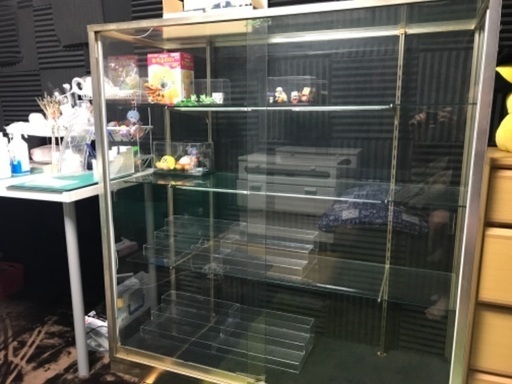 ガラス飾り棚（条件で配達可）