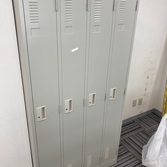 4人用スチールロッカー