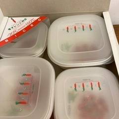 タッパー4個セット　５月末まで投稿の画像