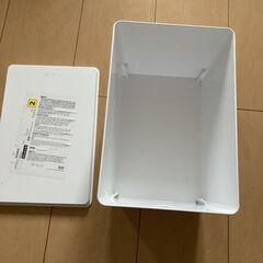 IKEA製 ホワイト収納ボックス（フタ付き）