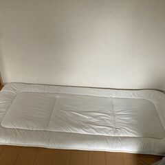 ホワイトの布団パッド（シングルサイズ）