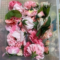 造花、花の部分と葉の部分、ケース付きの画像