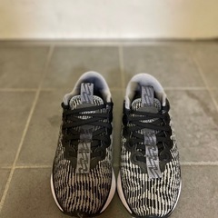 Nikeモディバスニーカー22.5の画像