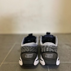 Nikeモディバスニーカー22.5の画像
