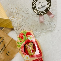 フル包装プレゼントに！新品2点日本製ワセリンリップxThe body shopハンドクリーム30mlの画像