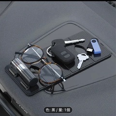 車内でスマートフォンや小物をしっかり固定できるマルチファンクショナルスタンドの画像