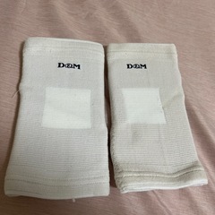 バレーボール　肘サポーターの画像