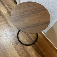 サイドテーブルの画像