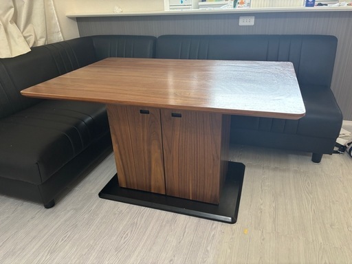 ダイニングテーブル