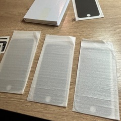 スマートフォンスクリーンプロテクター強化ガラス iPhone 16、15等に対応 4枚セット 覗き見防止/保護ガラスの画像