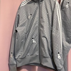 ミッキーマウス × Originals 刺しゅうモノグラム ファ...