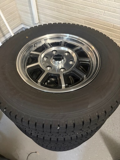 スタッドレスタイヤ　ハイエース用195 80R15