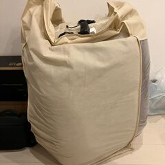 机、椅子、布団セット、ハンガー譲ります。の画像