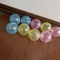ガチャガチャ　カプセル