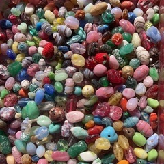 天然石やガラスビーズに詳しい方お力を貸して頂けないでしょうか？？ - 手伝って/助けて
