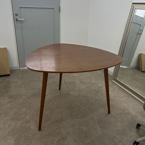 ノーチェ　三角テーブル　ダイニングテーブル　ウォールナット