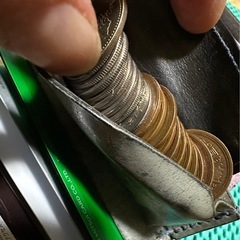 　　受付中です❗️革製品 二つ折り財布の画像