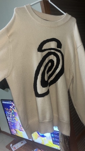 ストゥーシーニットセーター