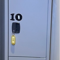 スチール薄型組立式ロッカー　1列4段　1個(計3個あります。の画像