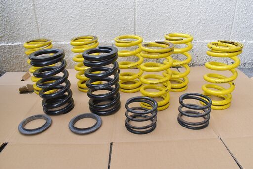 RIGID 直巻きスプリング(自由長180mm、内径65mm) ４セット＋CUSCOヘルパースプリング1セット+スプリングシート