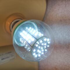 中古 LED電球 60W E26 E27 110V-230V 2個セット 省電力の画像