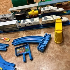 まとめて🉐中古品！プラレールセット新幹線、貨物列車トミカ車何台かお付けします。の画像