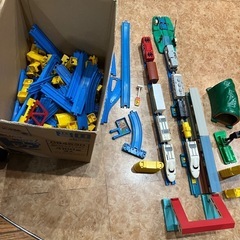 まとめて🉐中古品！プラレールセット新幹線、貨物列車トミカ車何台かお付けします。の画像