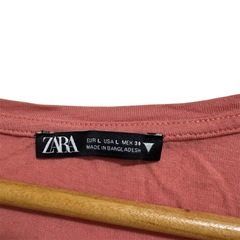 【 ZARA 】ピンク Vネック Tシャツ Lサイズの画像