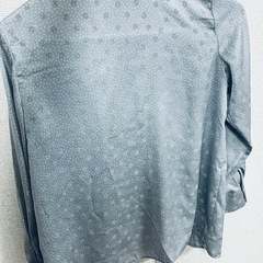 【イネド/INED】美品❣️9号、ワンピース、シルク風シャツのセットアップの画像