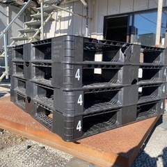 大量中古パレット　プラスチックパレットの画像