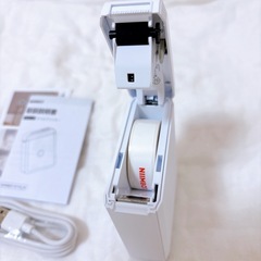 【新品】　ラベルライター ラベルメーカー テプラ ホワイト コンパクト　Bluetooth対応 多機能 ラベルプリンター USB充電式の画像